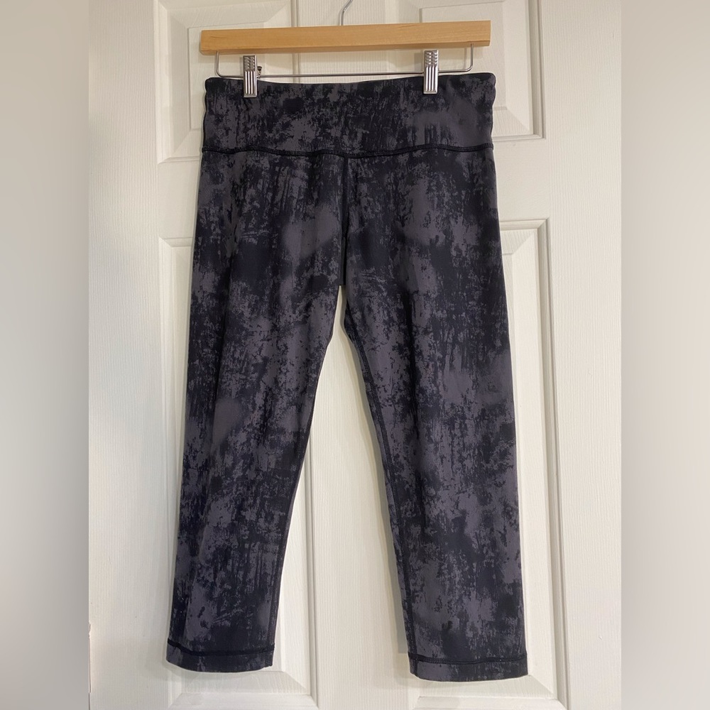 LuluLemon Cropped Marble Leggings - Size 8